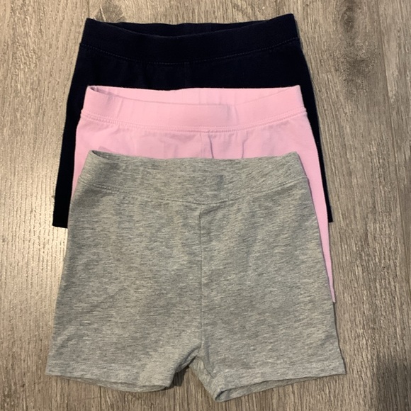 Gap shorts lot of 3 sz 2 - Picture 2 of 3